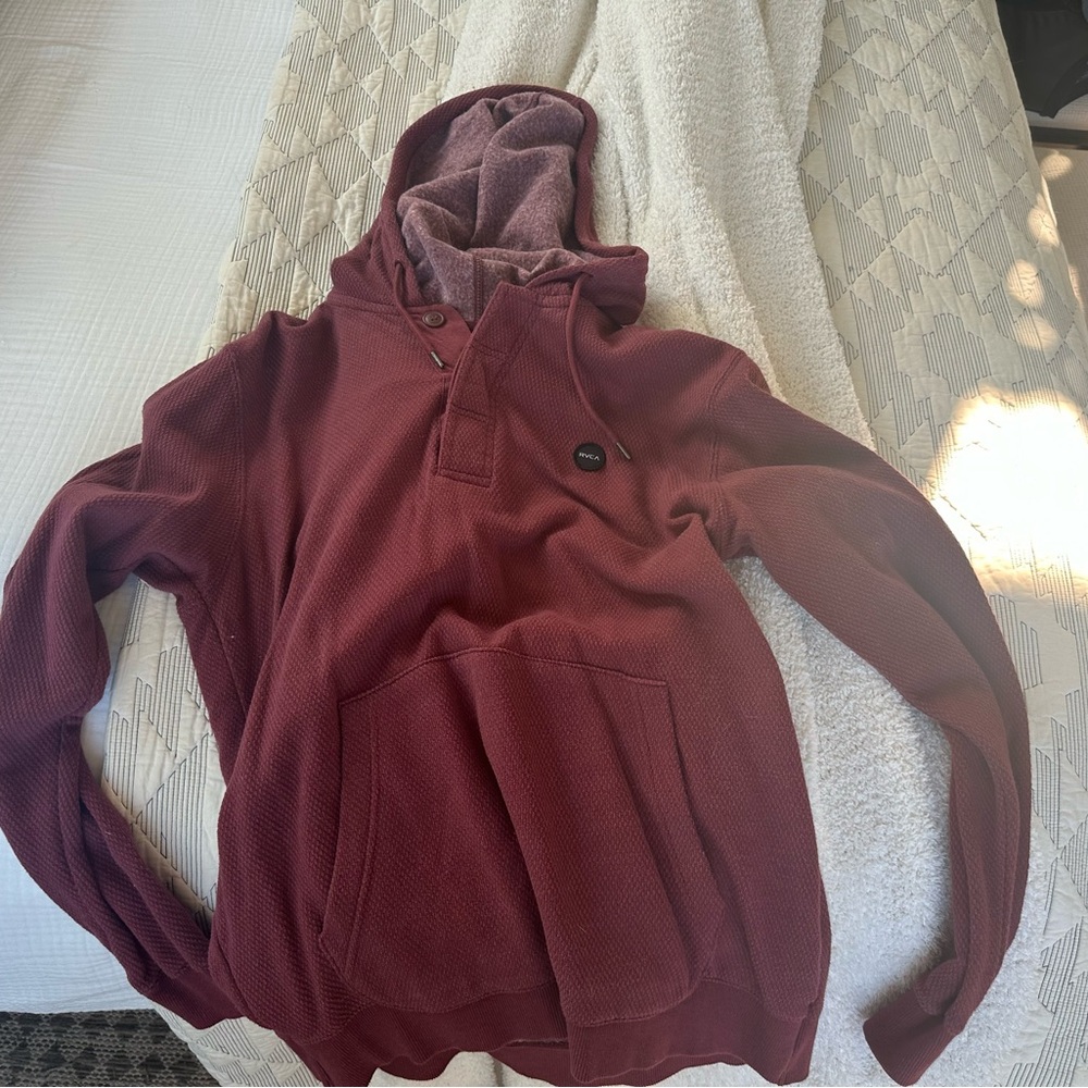 Super soft maroon RVCA casual 3 button pull over sweater